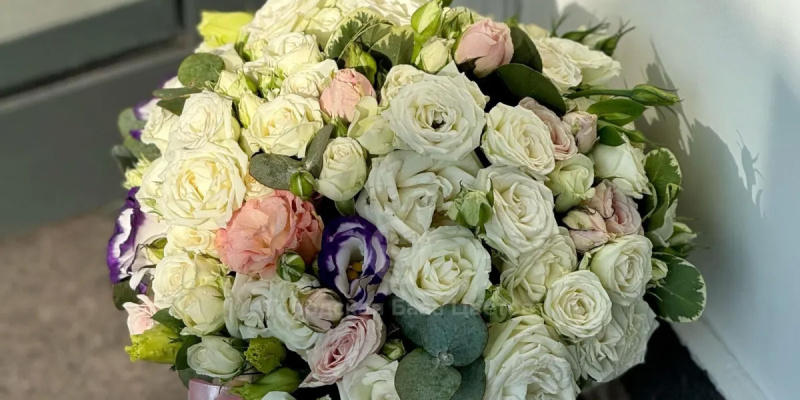 Самостоятельно создаем цветочную композицию в шляпной коробке