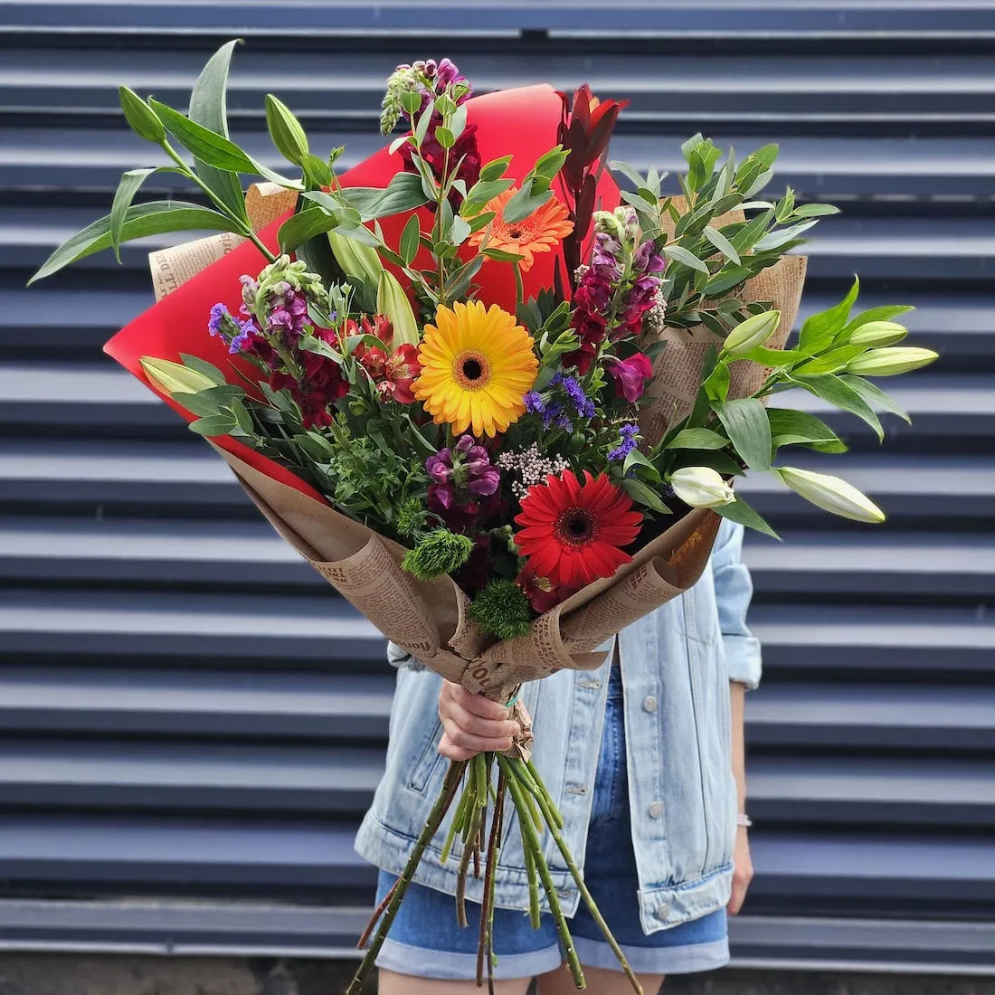 Огромный букет из альстромерий, антиринум и буплерум