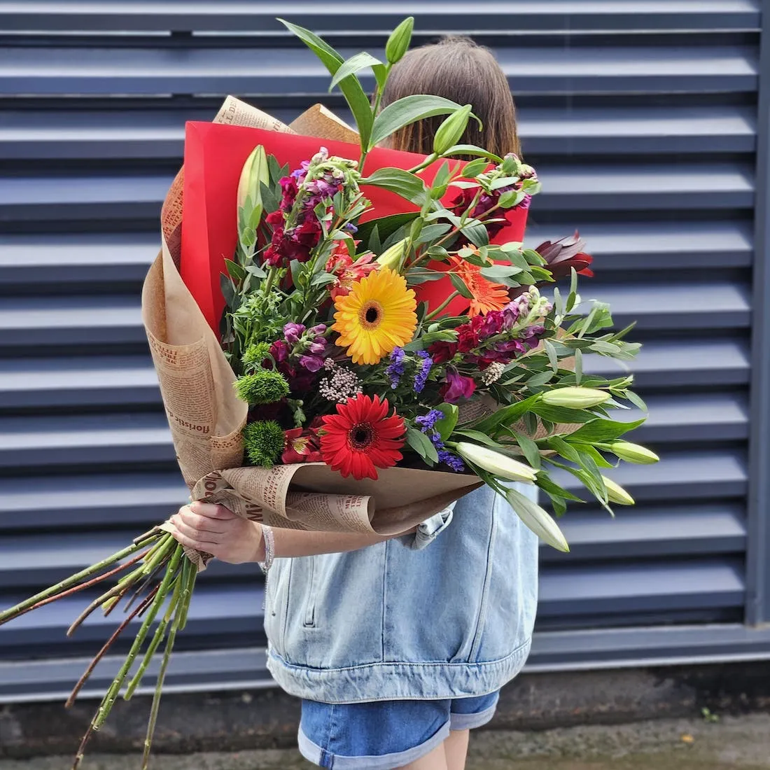 Огромный букет из альстромерий, антиринум и буплерум
