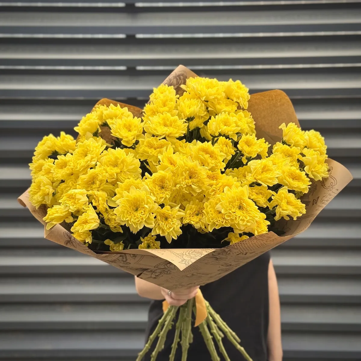 Букет из 17 хризантем