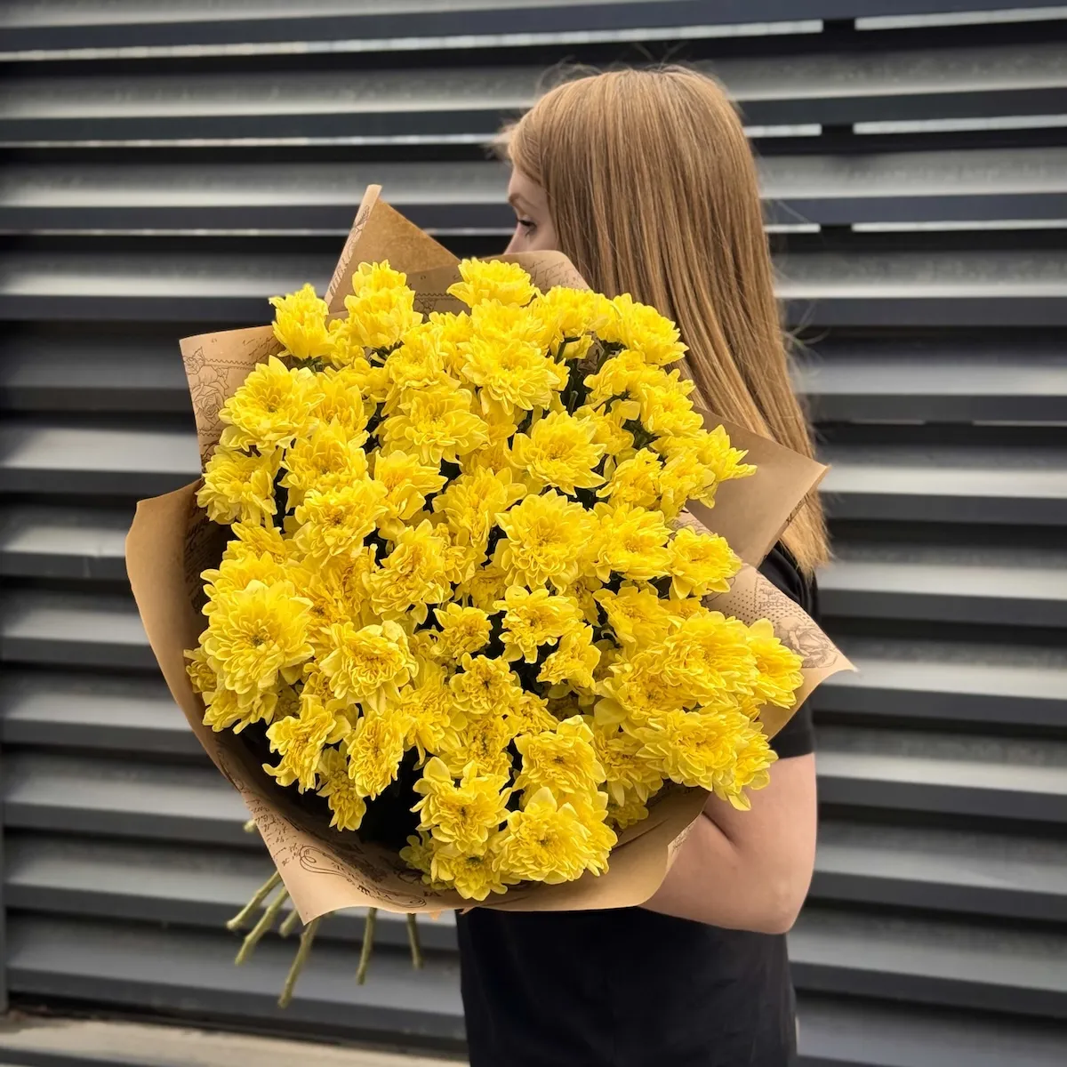 Букет из 17 хризантем