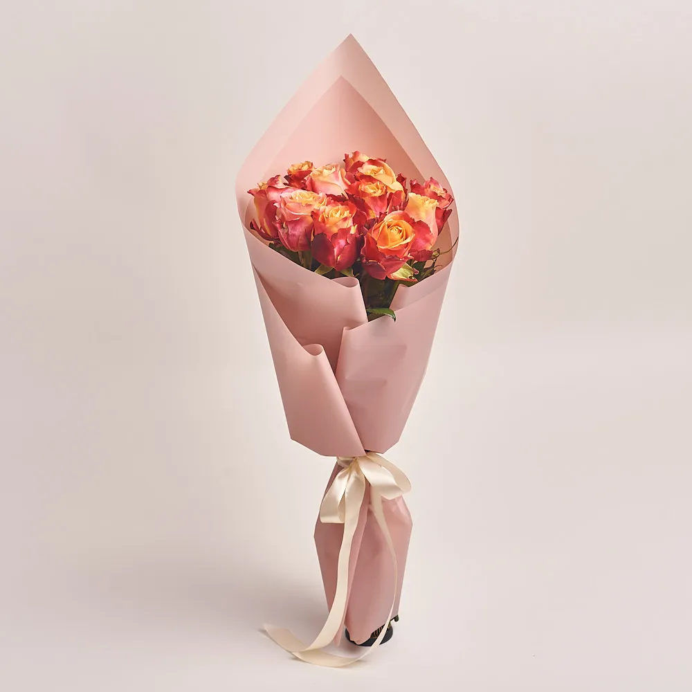 11 нежных красно-желтых роз (60 см)