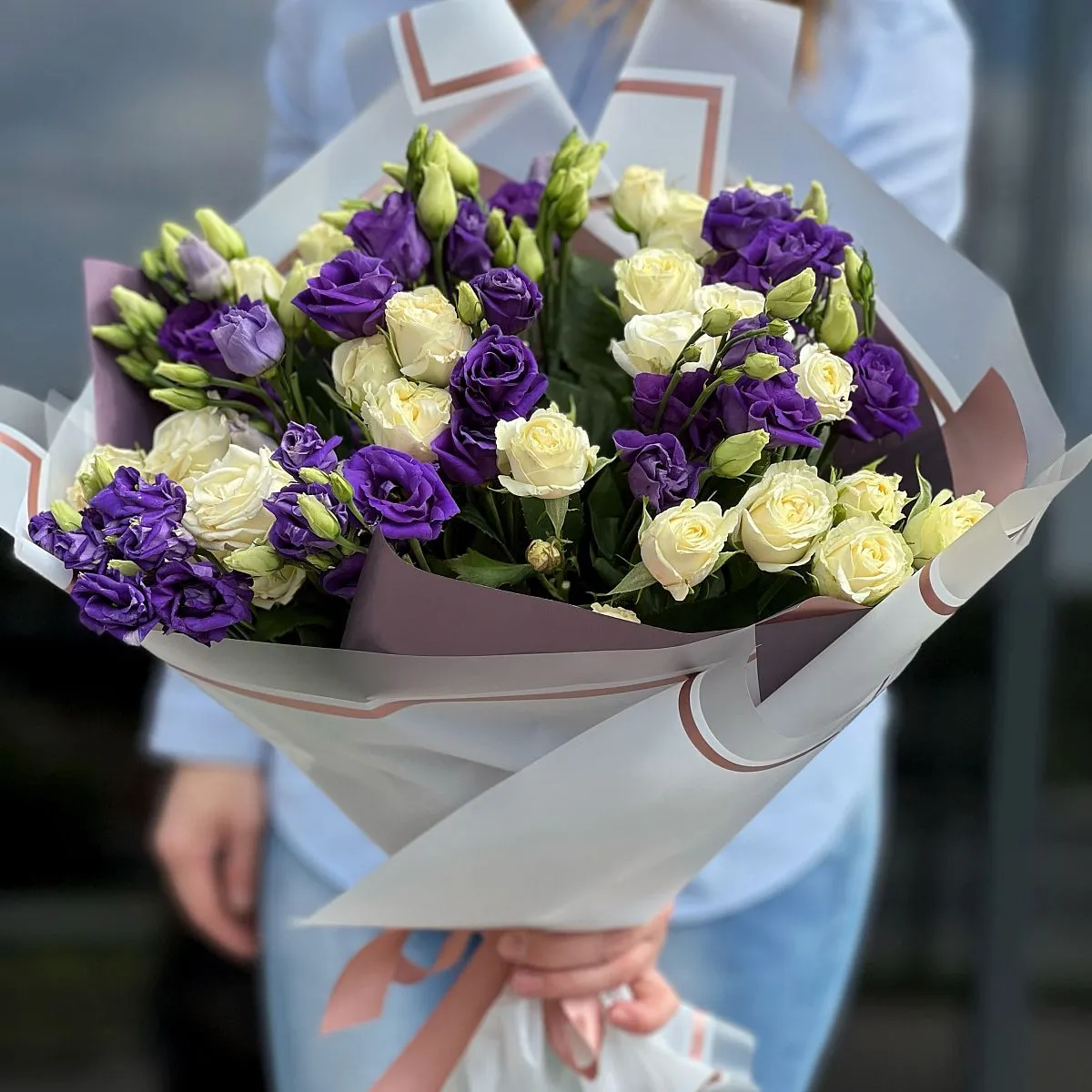 Букет из роз, эустом