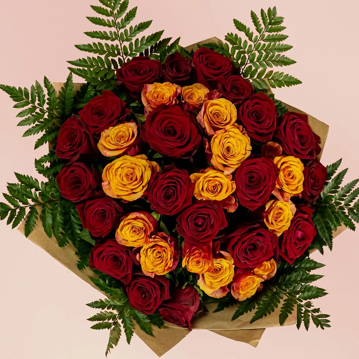 Букет из 35 бордовых и оранжевых роз