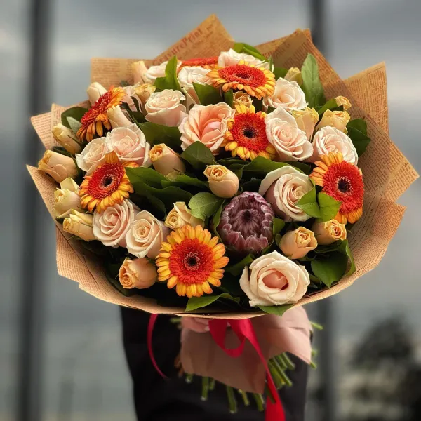 Букет из гербер и роз