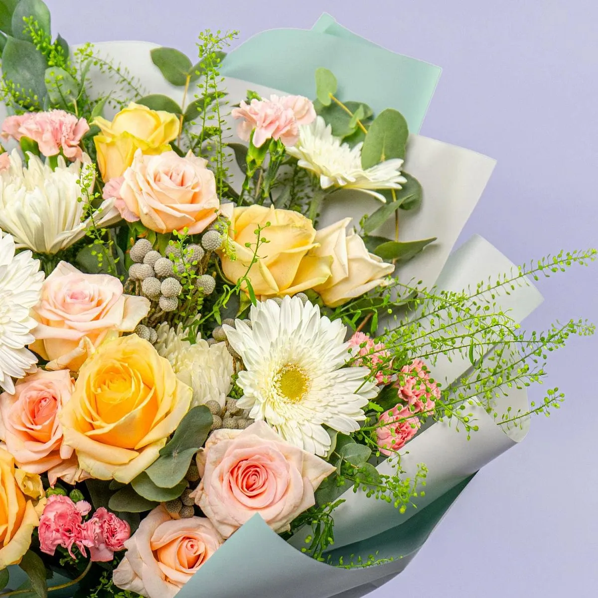 Букет из роз микс, гербер и гвоздик