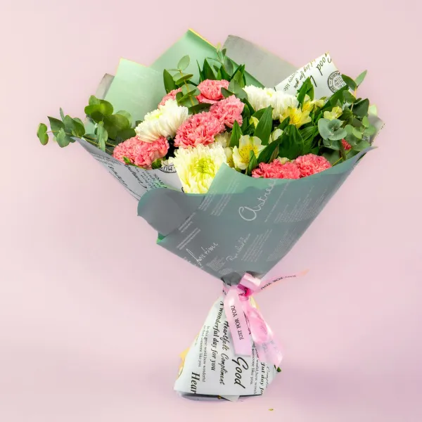 Букет из гвоздик и хризантем