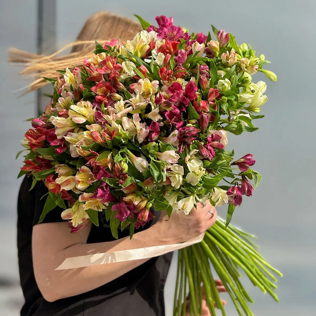 33 альстромерии