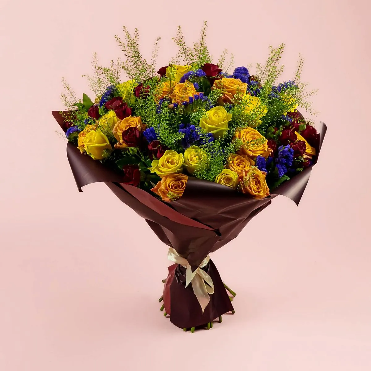 Букет из роз микс и статицы