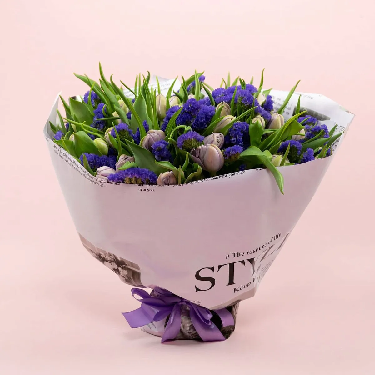 Букет из 49 тюльпанов и статицы