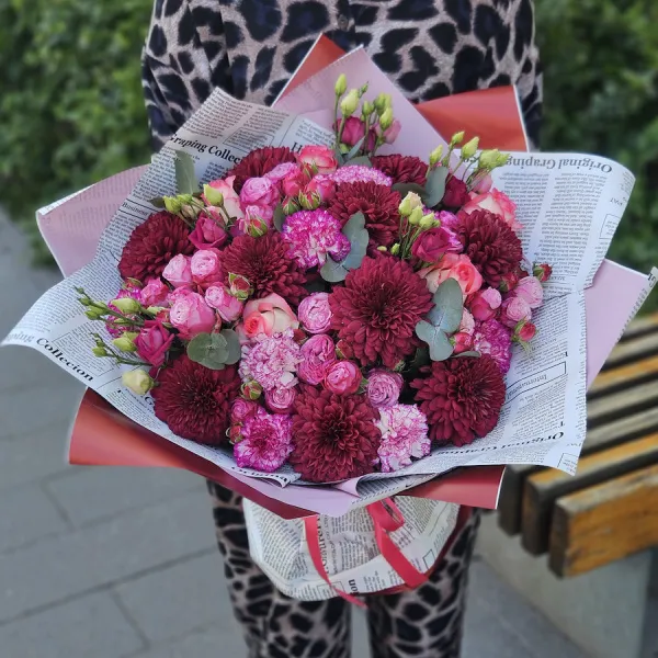 Букет из хризантем, гвоздик и роз микс