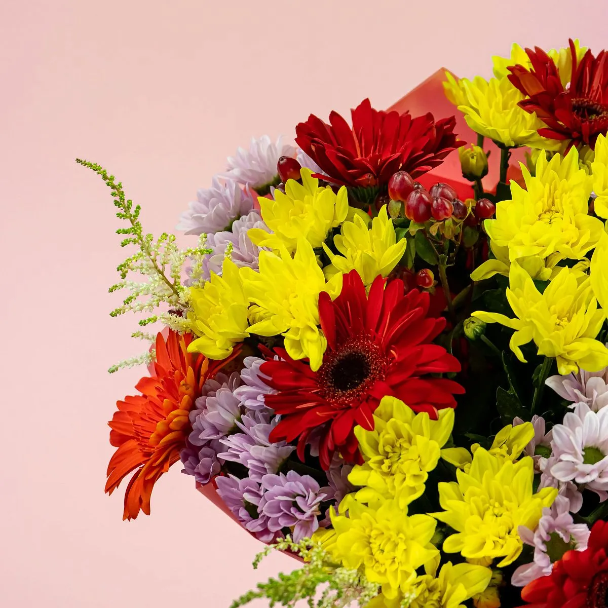 Букет из хризантем микс и 7 гербер