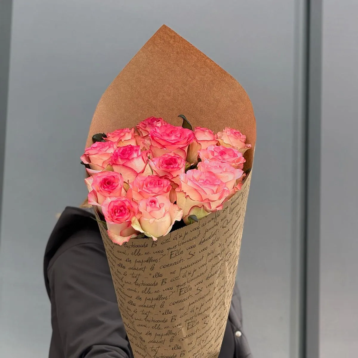 Букет из 15 розово-белых роз (70 см)