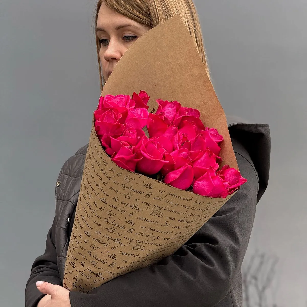 Букет из 19 малиновых роз (70 см)