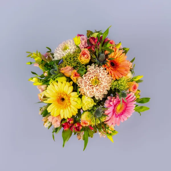 Герберы, альстромерии, розы в коробке