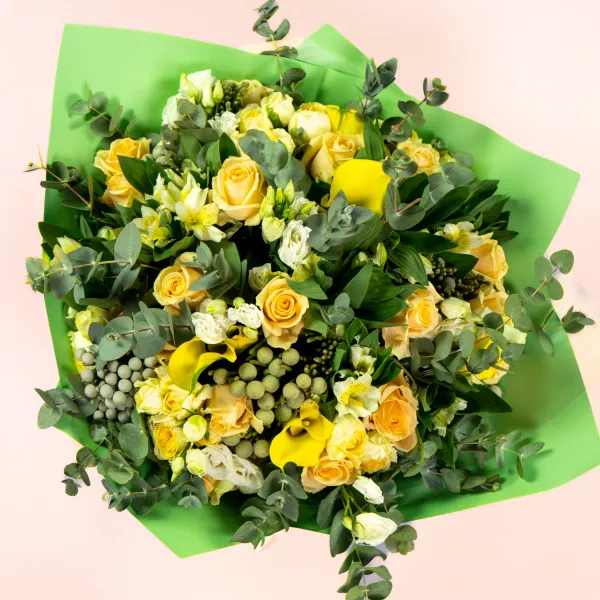Букет из роз микс, эустом и калл