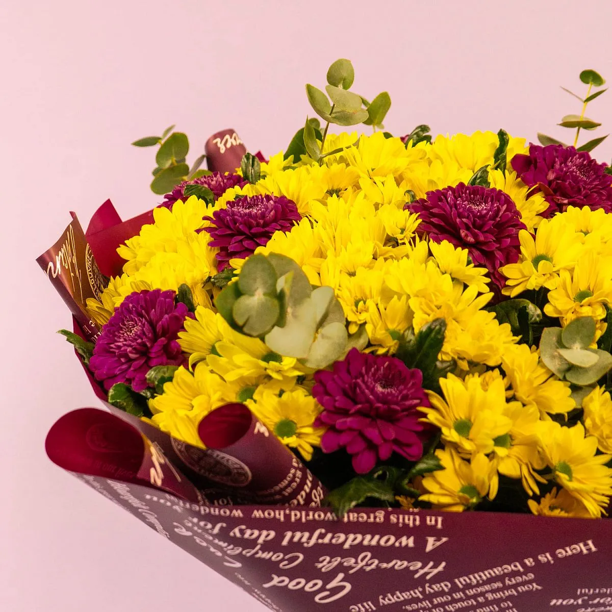 Букет из ярких хризантем микс