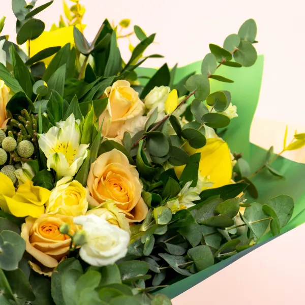 Букет из роз микс, эустом и калл