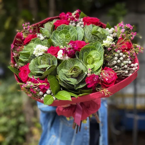 Букет из роз, брасики и брунии