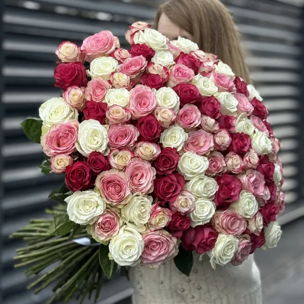 Букет 101 бело-розовый микс роз эквадор (70см)