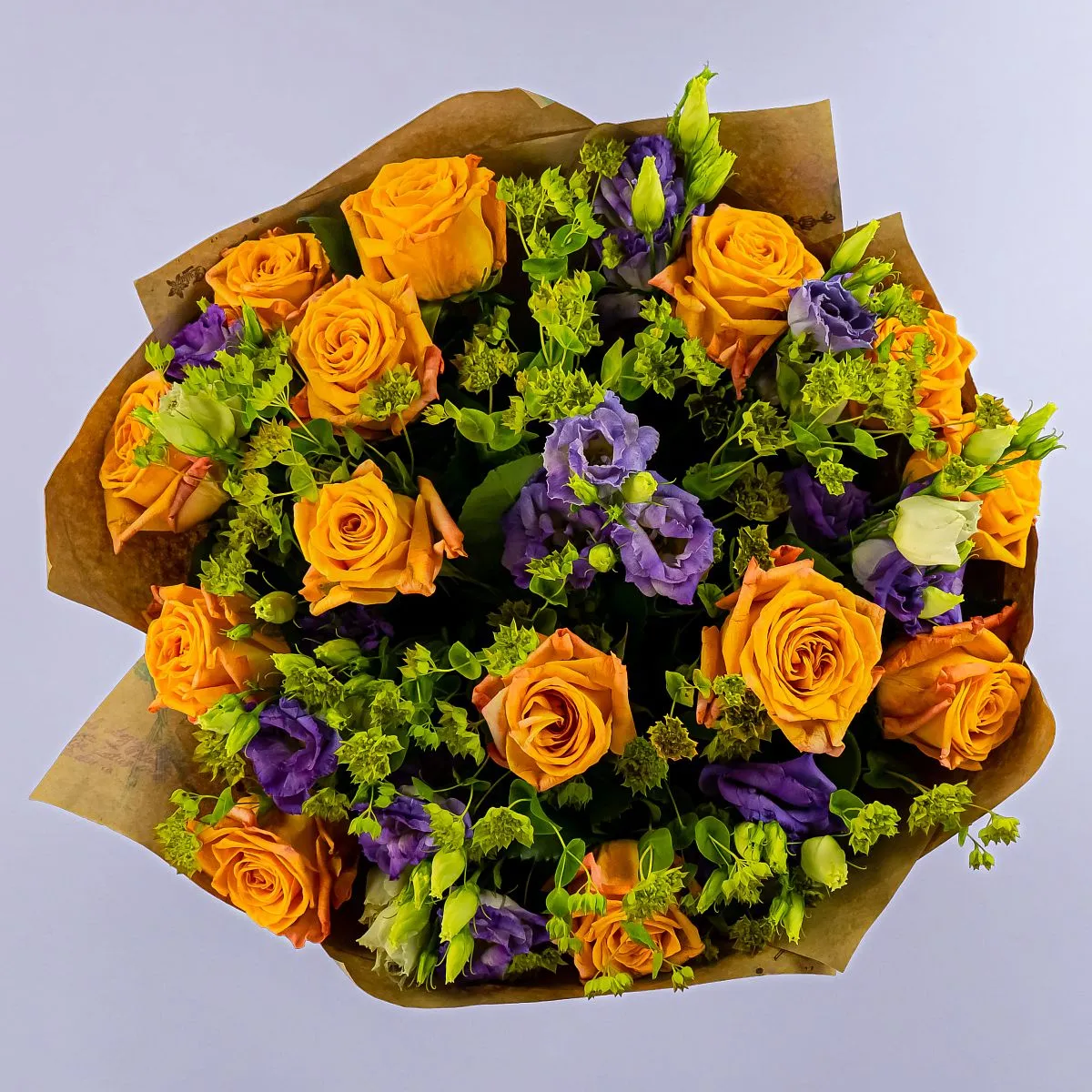 Букет из оранжевых роз и эустом