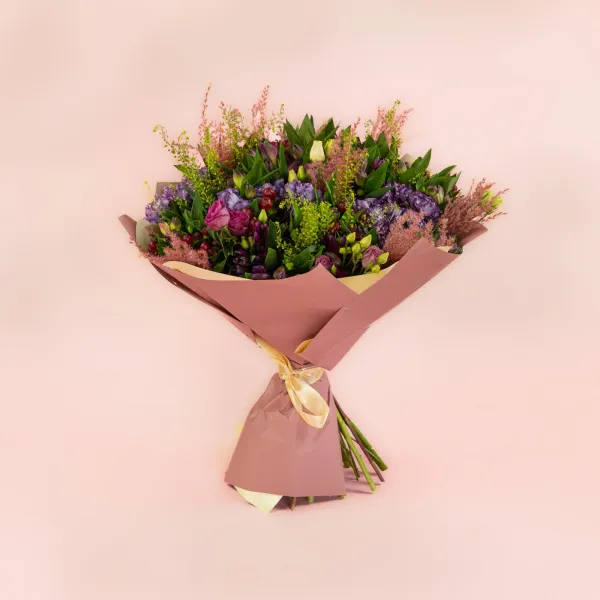 Букет из альстромерий, гортензий, эустом