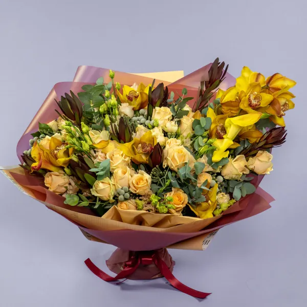 Букет из роз микс, эустом и орхидеи