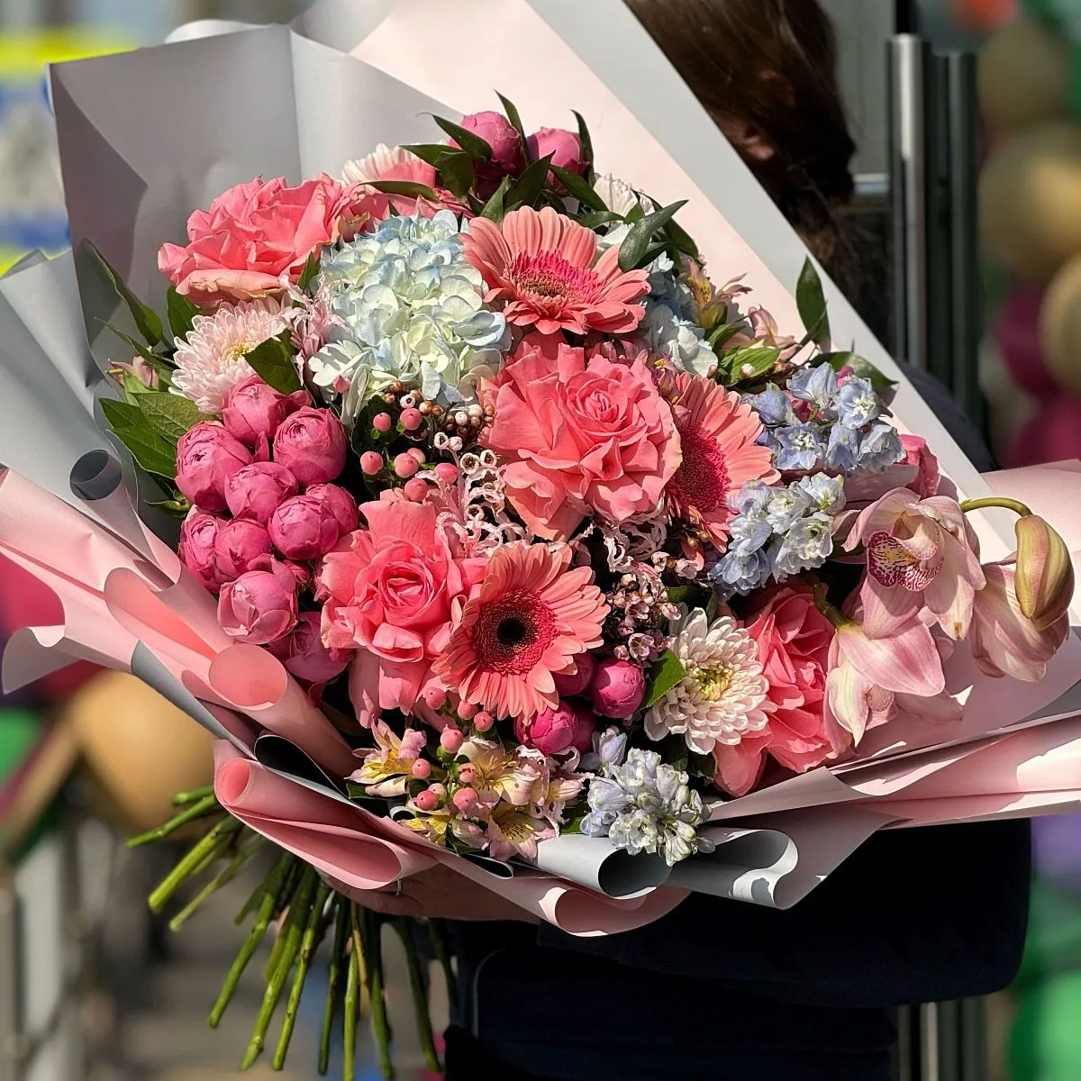 Огромный букет из роз