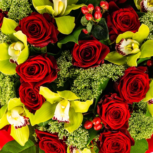 Букет из орхидей и роз