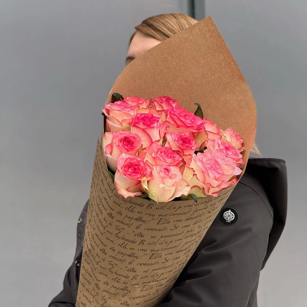 Букет из 15 розово-белых роз (70 см)