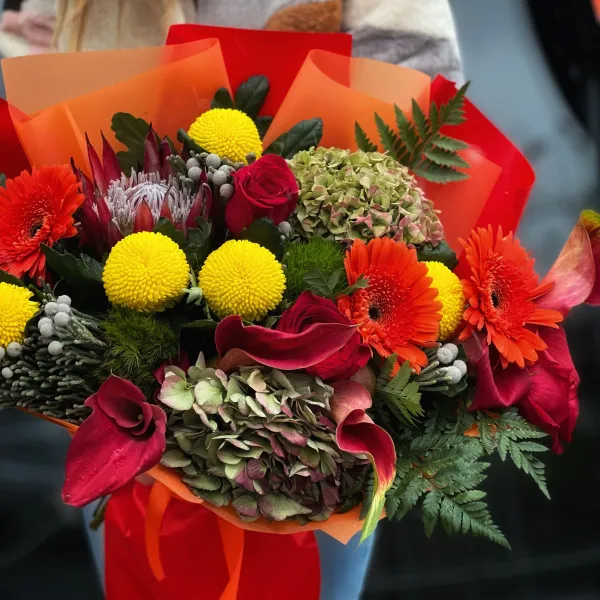 Букет из гербер, хризантем и роз