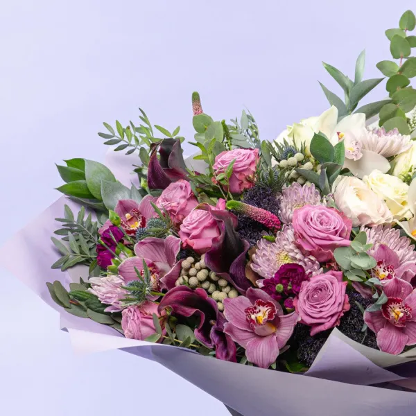 Букет из орхидей, роз и хризантем