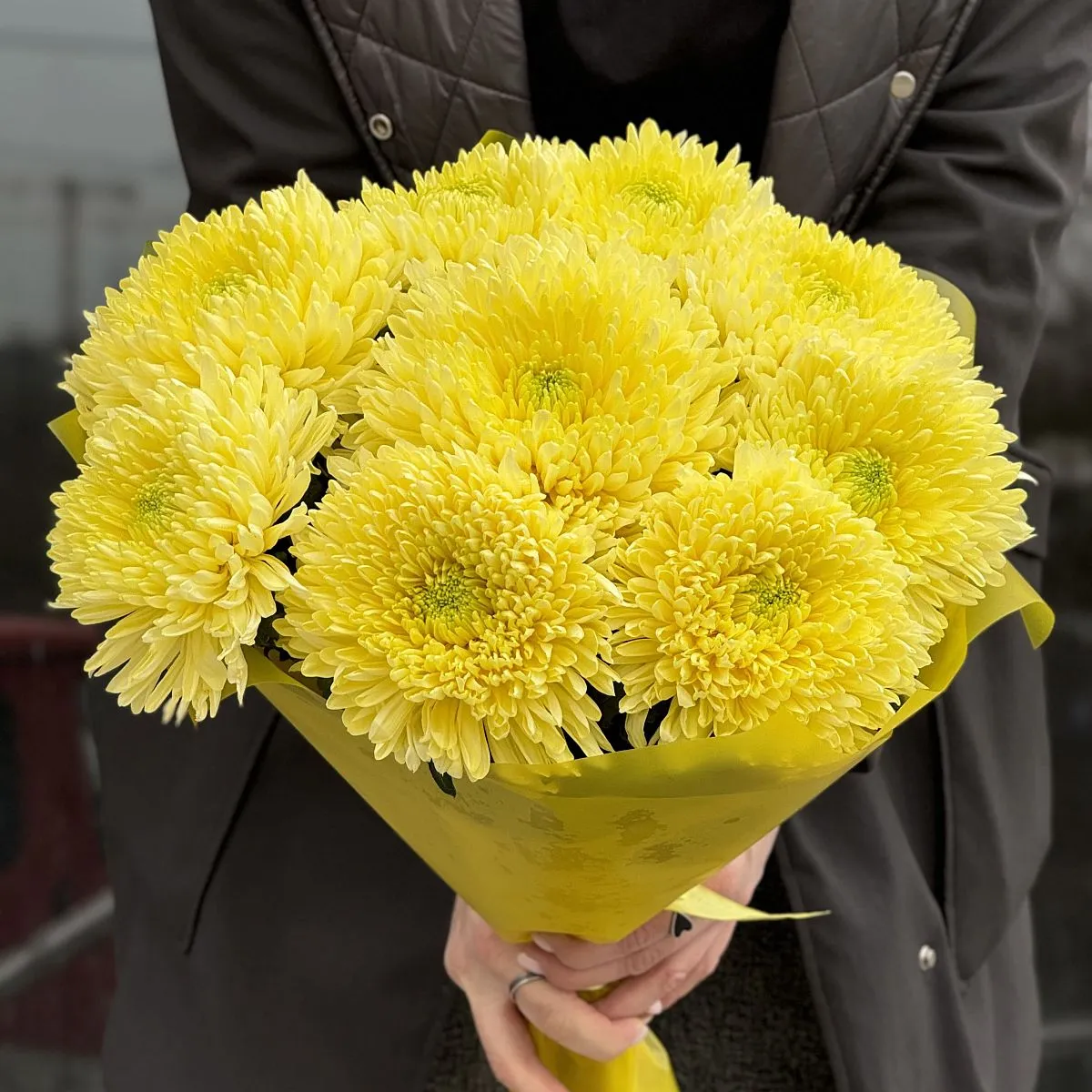 Букет из 9 жёлтых хризантем