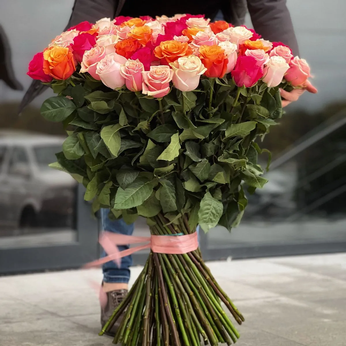 95 роз микс (70 см)