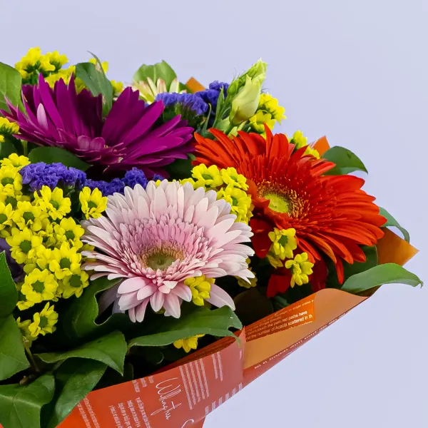 Букет из гербер микс и хризантем