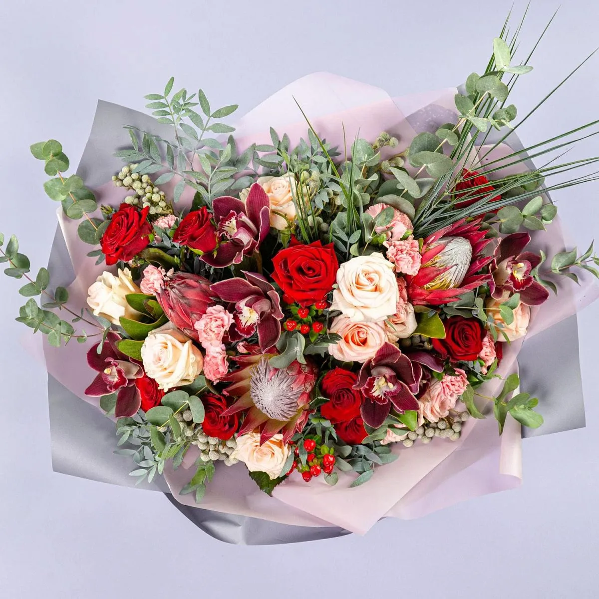 Букет из орхидеи, роз и протей