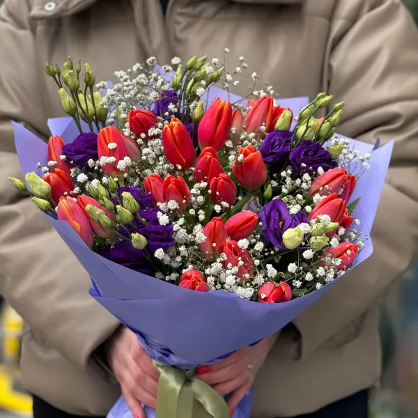 Огромный букет из 51 тюльпана