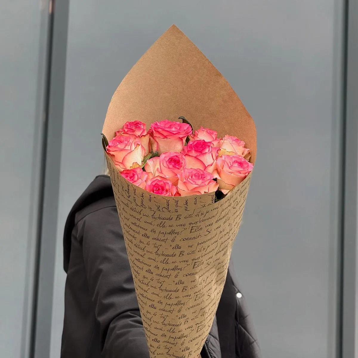 Букет из 11 розово-белых роз (70 см)