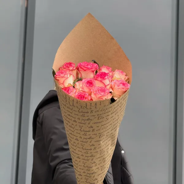 Букет из 11 розово-белых роз (60 см)