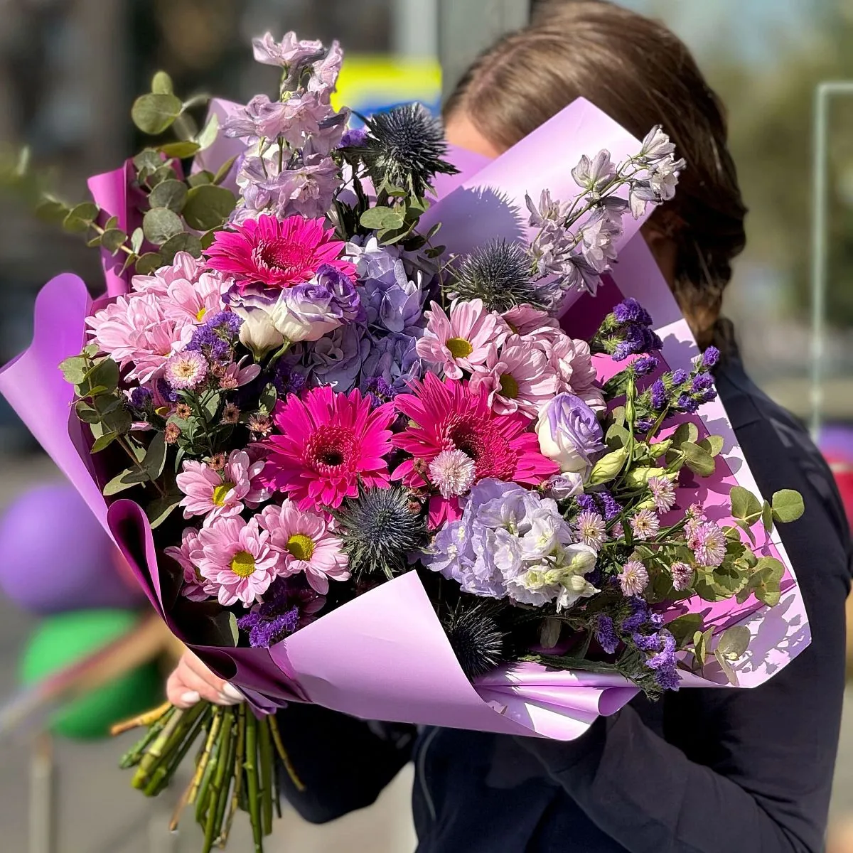 Огромный букет из хризантем