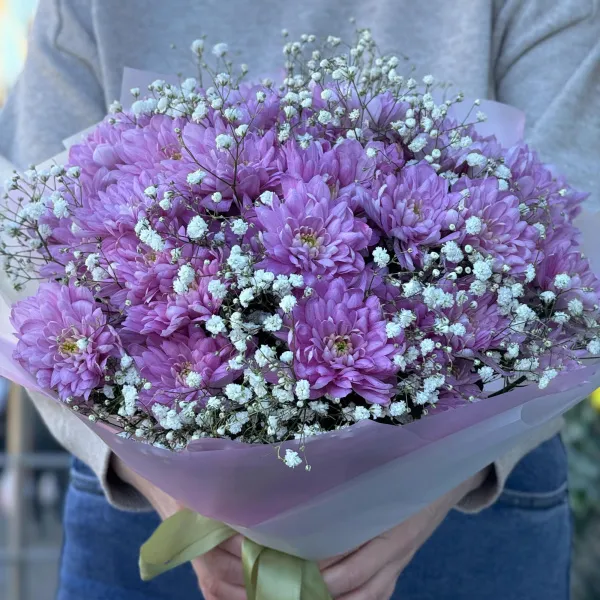 Букет из хризантем и гипсофил