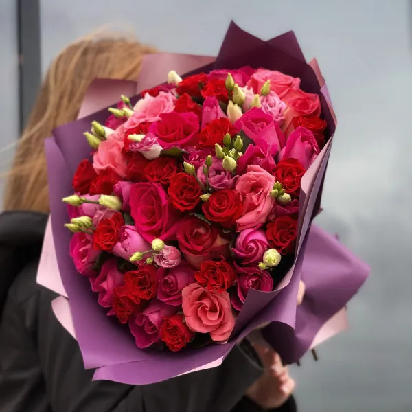 Букет из роз и эустом