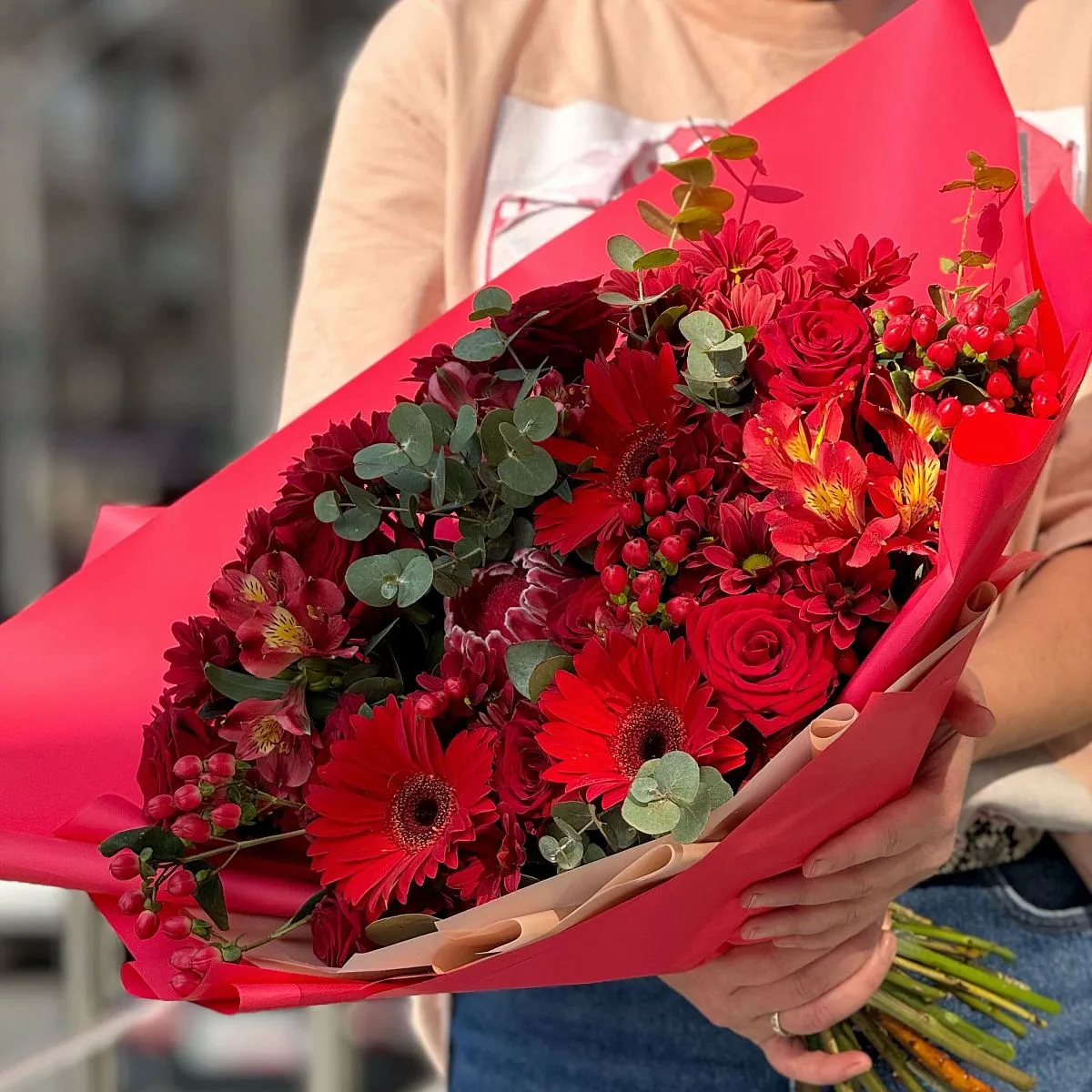 Огромный букет из хризантем