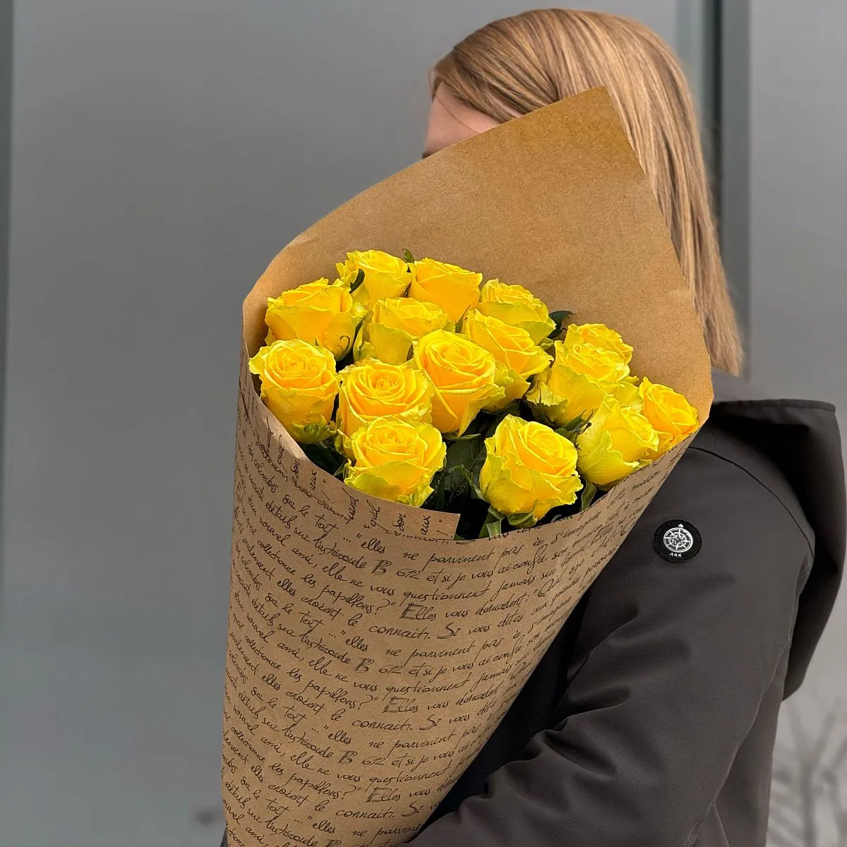 Букет из 15 жёлтых роз (70 см)