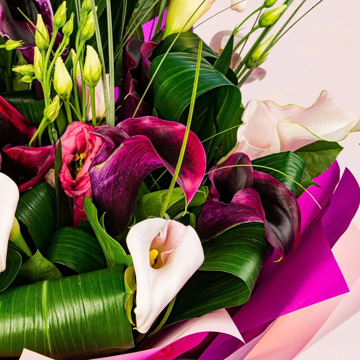 Букет из калл и эустом