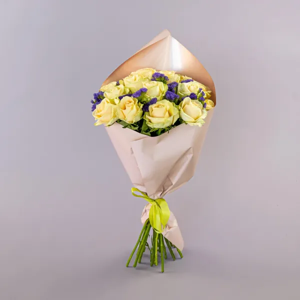 Букет из 15 роз и статицы
