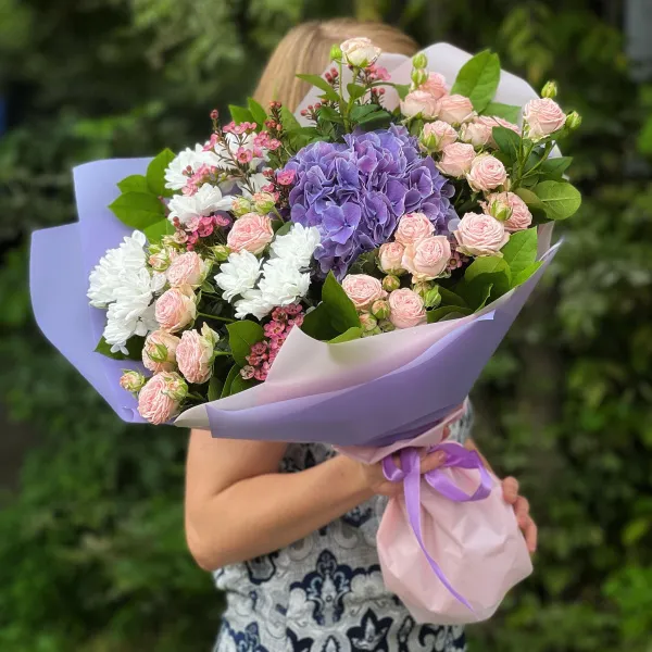 Букет из роз и хризантем