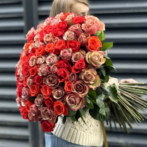 Букет 201 алый микс роз эквадор (70см)