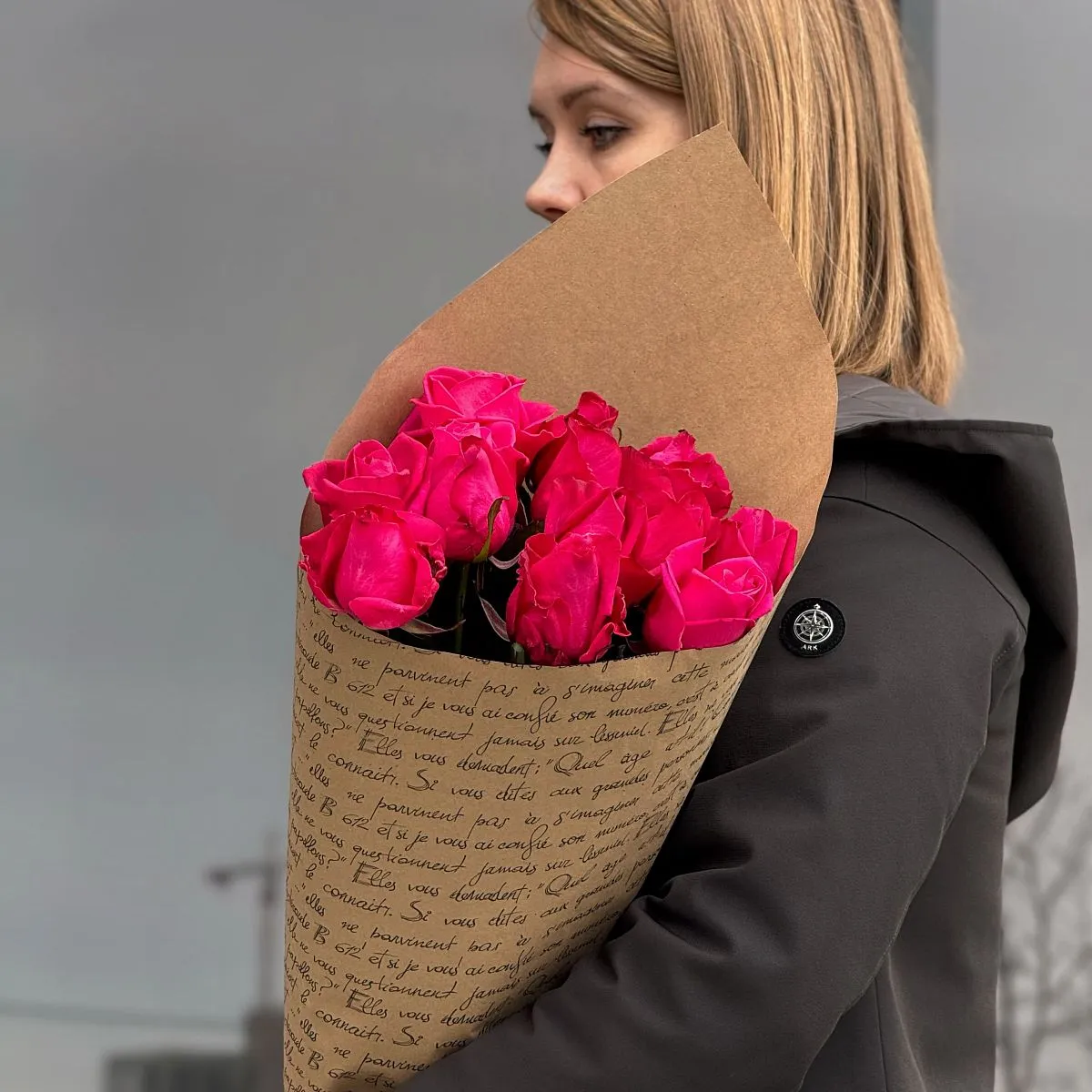 Букет из 13 малиновых роз (70 см)