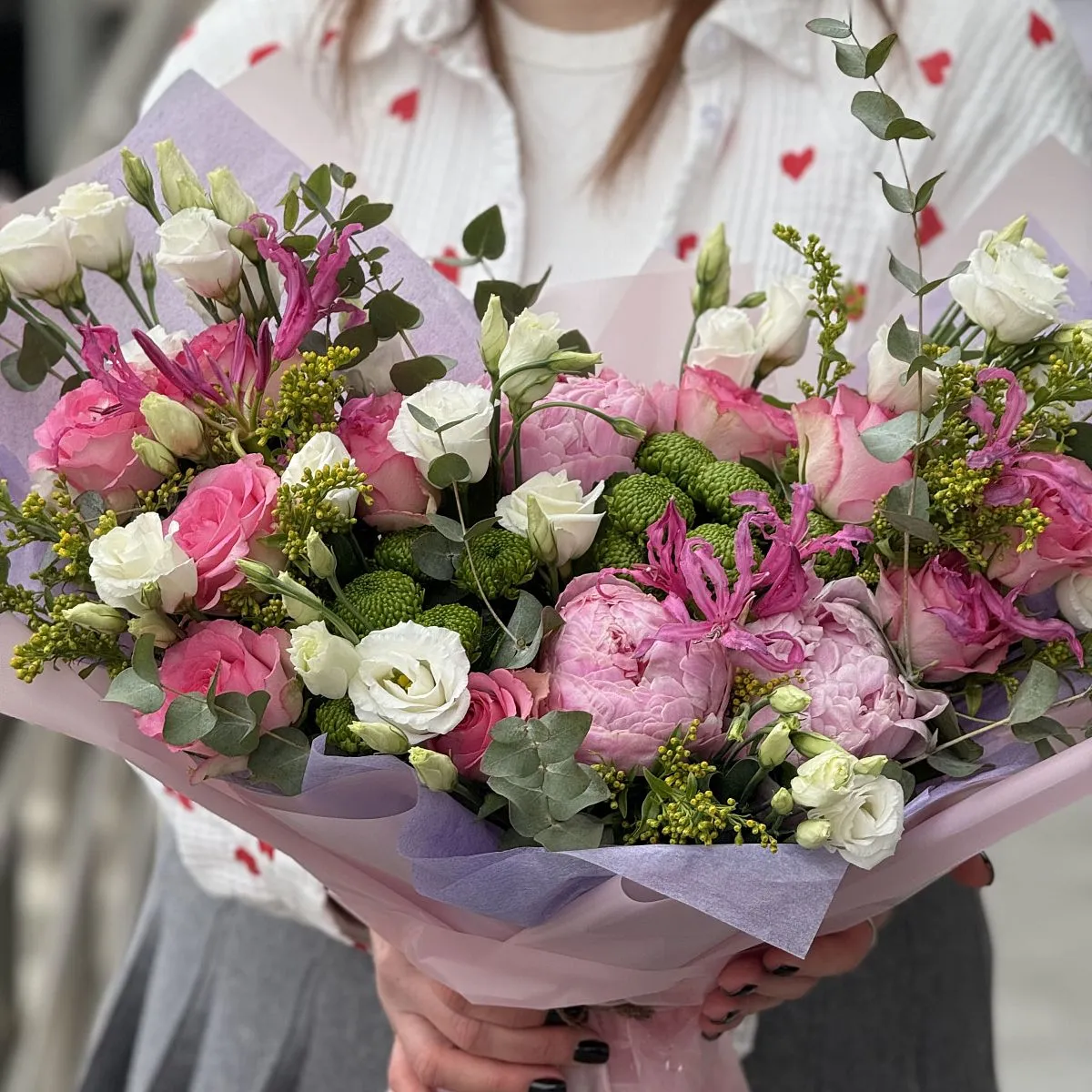Букет из хризантем, эустомы и роз